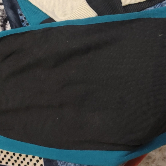 Colorblocked sweater with skirt - Picture 4 of 5